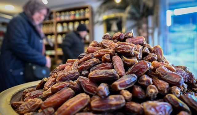 Ramazan'ın gözdesi hurma tezgâhta! Kilosu 150 TL'den başlıyor