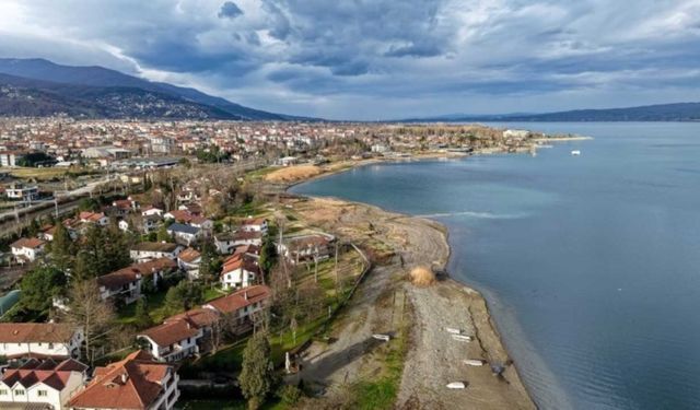 Yağışlar ve alternatif kaynaklarla beslenen Sapanca Gölü 30 santimetre yükseldi