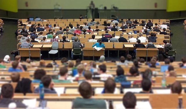 Milyonlarca üniversiteliyi ilgilendiren karar! Staj süresi en az 1 döneme çıkıyor