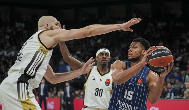 Anadolu Efes evinde Asvel’e mağlup oldu