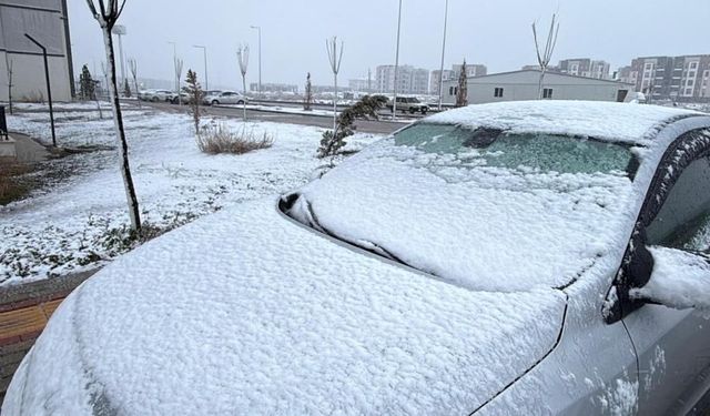 Diyarbakır’ın yüksek kesimlerinde kar yağışı