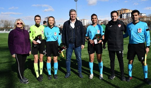 Kayseri’de kadın hakemlere 8 Mart sürprizi