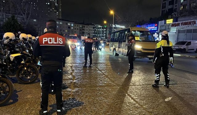 Esenyurt’ta polis ekipleri trafik denetimi yaptı