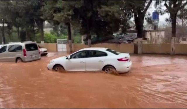 Hatay'da sağanak: Yollar göle döndü