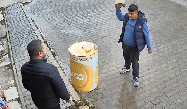 Kavgada eline geçirdiği varil, parke taşı ve masayı karşı tarafın üzerine attı