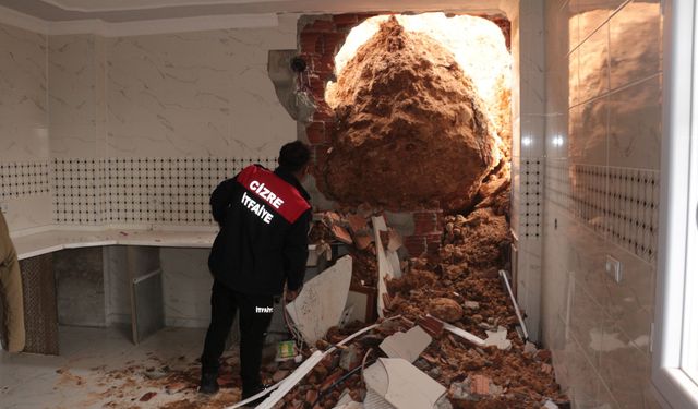 Cizre'de dev kayalar evi yerle bir etti: 3 ay arayla ikinci heyelan dehşeti