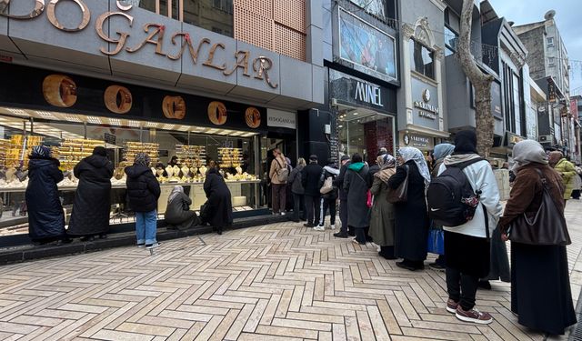 Altın düştü, kuyumcularda metrelerce sıra oluştu