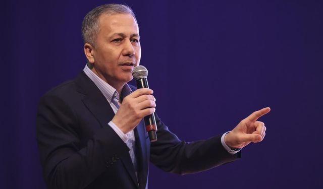 Eski Bakan Yerlikaya gözlerden uzak yeni imajı ile gündeme geldi