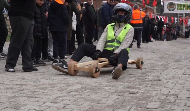 Burdur'da tahta araba yarışları nefes kesti