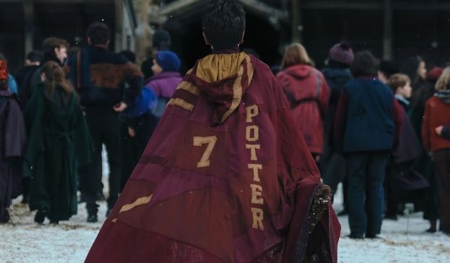 Merakla beklenen Harry Potter dizisinden ilk kare!