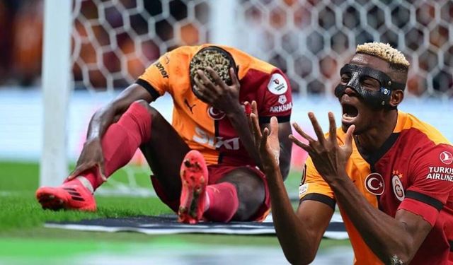 Victor Osimhen'den bir kötü haber daha! Taraftarlar yıkıldı, bıçak altına yatmış
