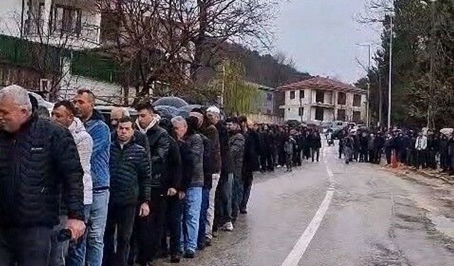 Bursa'da tam tamına 1 kilometrelik bayramlaşma kuyruğu!