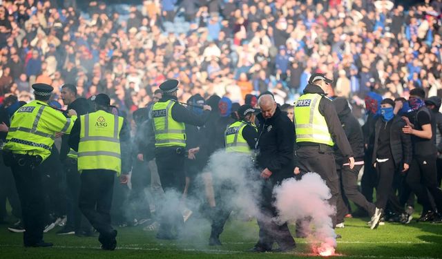 Old Firm derbisi sonrası saha karıştı