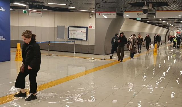 Yenibosna metro durağını su bastı