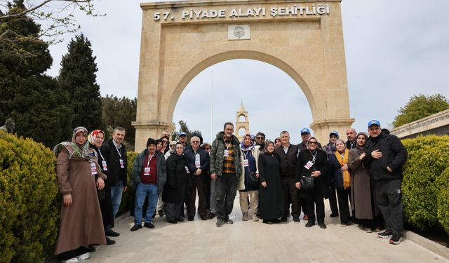 Küçükçekmece’den emekli çiftlere Çanakkale gezisi