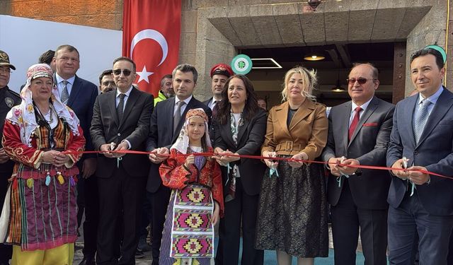 Burdur'da tarihi tren garında Millet Kıraathanesi açıldı