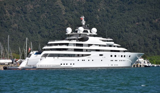 Dev yat Marmaris'te: 400 bin litre akaryakıt ikmali yapıldı