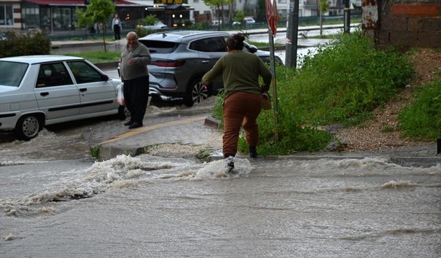Osmaniye'de sağanak ve dolu hayatı olumsuz etkiledi