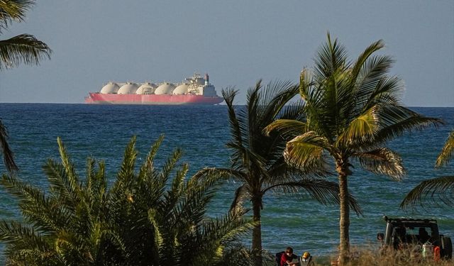 İran basını: Hürmüz Boğazı tamamen kapatıldı, petrol tankerleri geri döndü