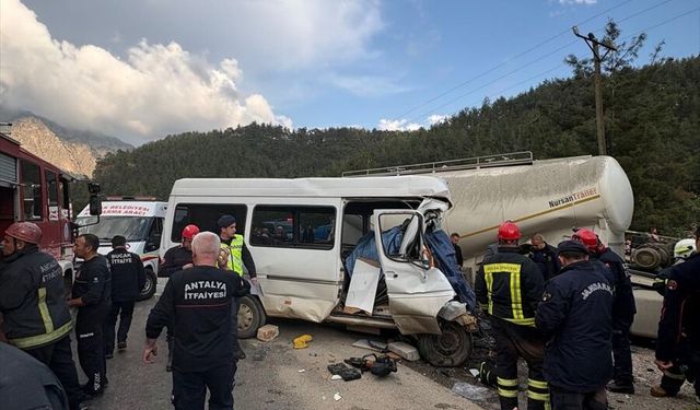 Burdur'da feci kaza: 6 kişi öldü, 4 kişi yaralandı