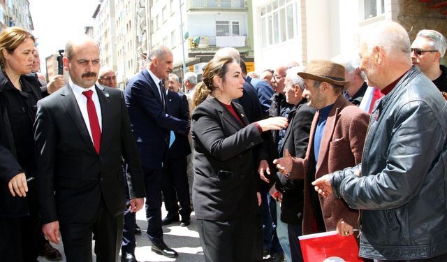 Ayyüce Türkeş Erzurum’da coşkuyla karşılandı