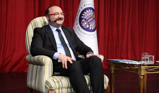 Rektör Hacımüftüoğlu, Tıp öğrencileriyle deneyimlerini paylaştı