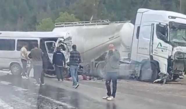 Isparta-Antalya karayolunda feci kaza: 7 ölü