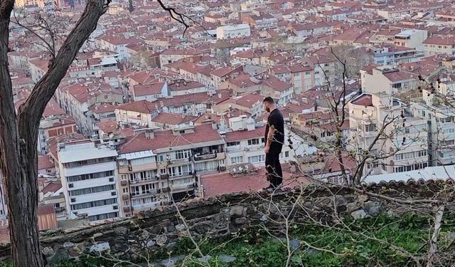 Bursa'da eşi için surlara çıktı: 4 saat sonra kayıp düştü