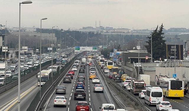İstanbul'da trafik yoğunluğu yüzde 83'e ulaştı