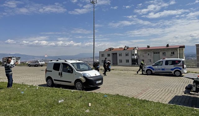 İzmir'de kan donduran olay! Araç içinde kadın cinayeti