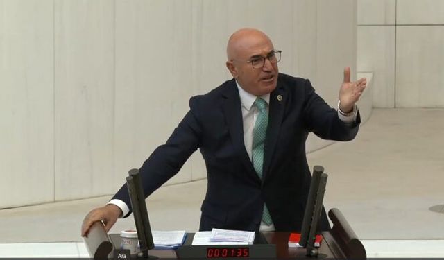 Mahmut Tanal ile Polis Arasında Üsküdar Belediyesi önünde tartışma