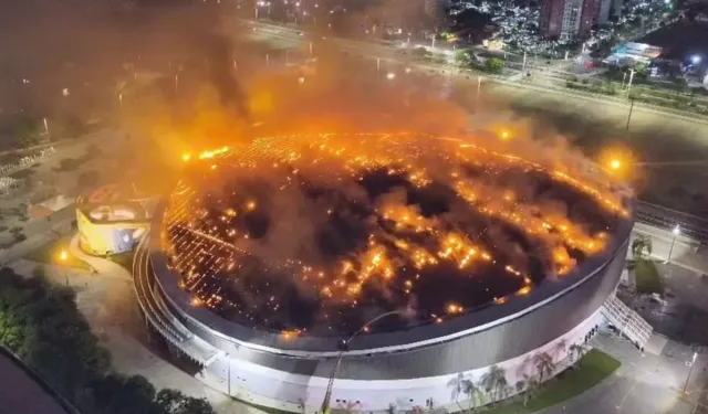 Rio Olimpiyatları'nın stadyumunda yangın, çatının yarısı yandı
