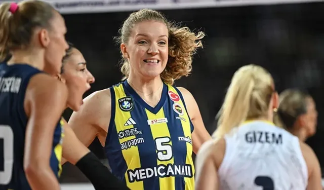 Agnieszka Korneluk voleybola veda etti!