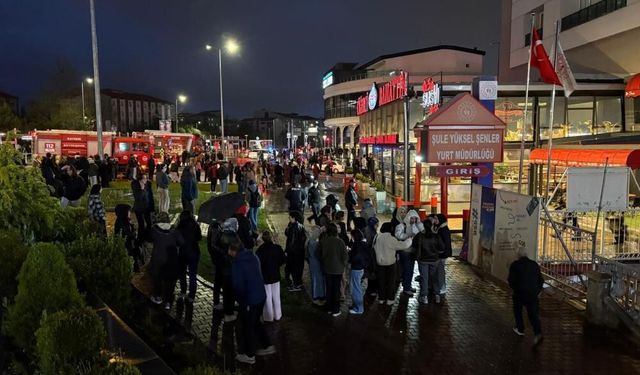 Kayseri'de öğrenci yurdunda yangın paniği: Öğrenciler sokağa döküldü