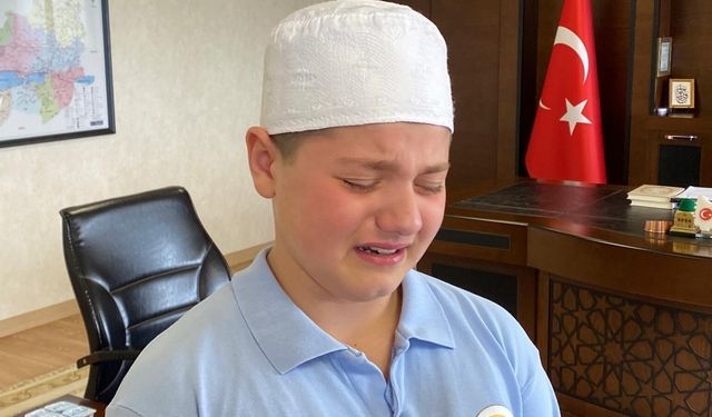 Oğlu ağlayınca hayatını değiştirdi: Anne-oğul birlikte hafız oldu