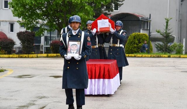 Genç üsteğmenin ardından yürek burkan gerçek: Burs dayanışması başlatmış