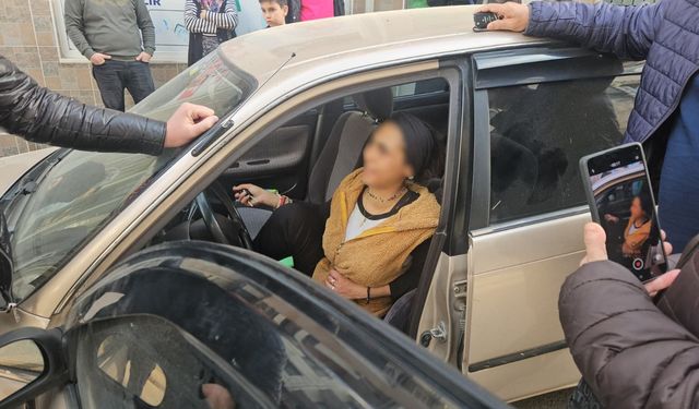 Bursa'da araba çalmaya çalışan kadın sahibini görünce bakın ne yaptı?