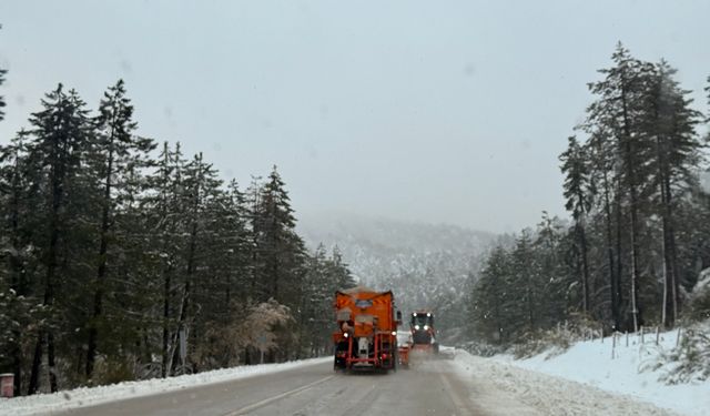 Kütahya'da mayıs ayında kış esareti: Kar 60 santimetreye ulaştı