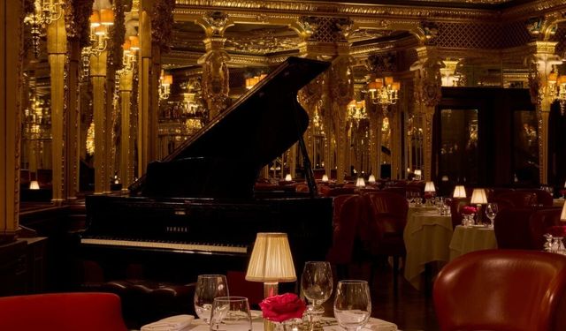 Londra’nın 160 yıllık mekanı Café Royal Grill kapılarını yeniden açtı