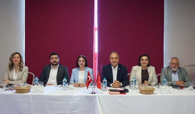 Suat Özçağdaş eğitim paydaşlarıyla geleceği konuştu