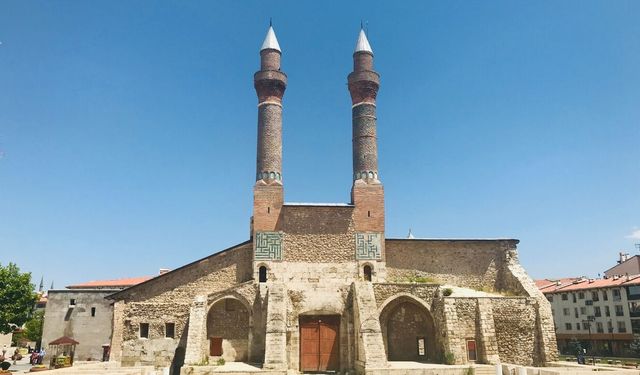 Sivas'ın simgesi Çifte Minareli Medrese'de restorasyon çalışması başlıyor
