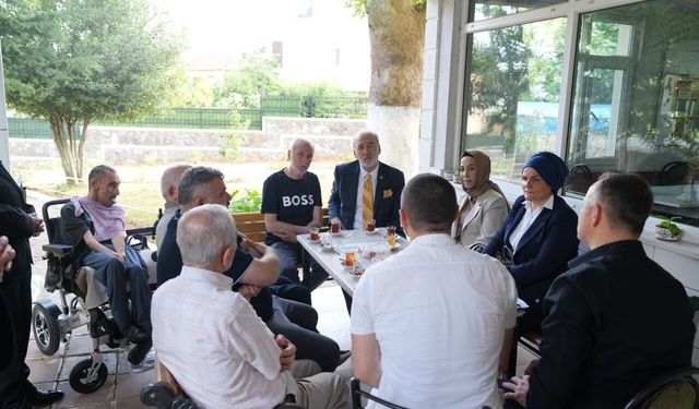 AK Parti milletvekilleri İstanbul’da vatandaşlarla buluştu
