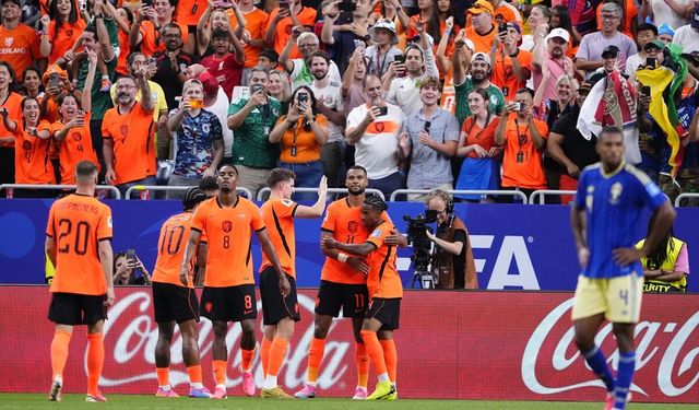 Hollanda İsveç'i 5 golle yendi