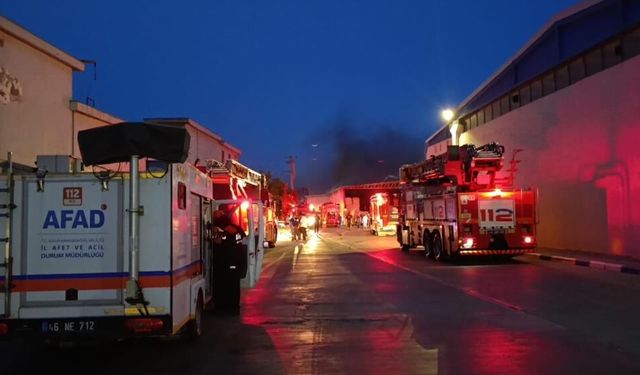 Kahramanmaraş’ta fabrikada korkutan yangın: Ekipler müdahale ediyor
