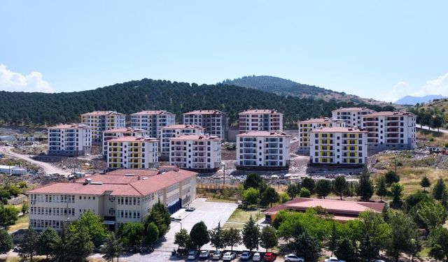 Depremlerin başkentiydi! Balıkesir Sındırgı'da konut projesi bitmek üzere
