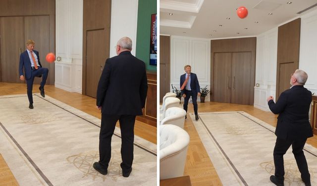 Çorum Belediye Başkanı ve Hollanda Büyükelçisi makam odasında futbol oynadı