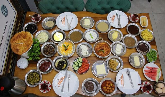 Dünyaya adını duyuran Van kahvaltısı yeniden gündemde