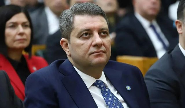 İYİ Parti'den istifa eden Ersin Beyaz AK Parti'ye katıldı: Rozetini Erdoğan taktı