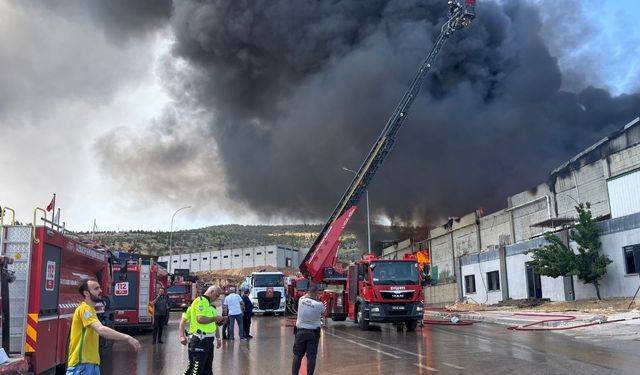 Gaziantep’te tekstil fabrikasında korkutan yangın!