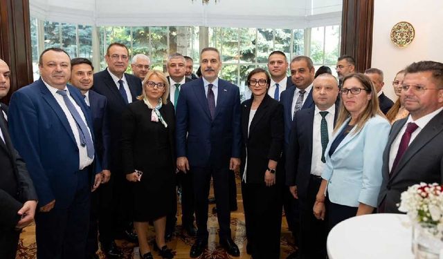Bakan Fidan, Bulgaristan'da Türk iş nsanları ve siyasetçilerle buluştu